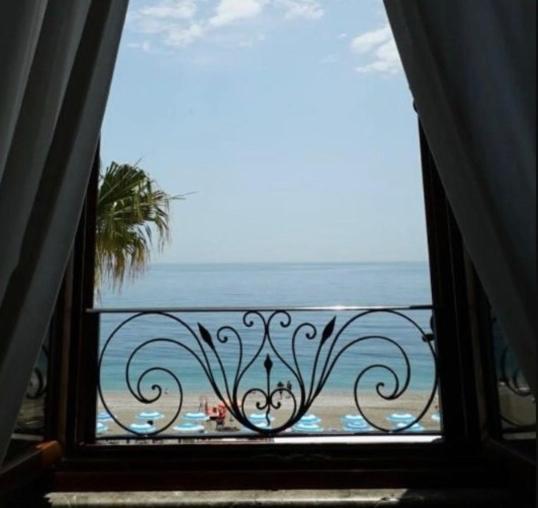 Palazzo Durante Hotel Letojanni Buitenkant foto